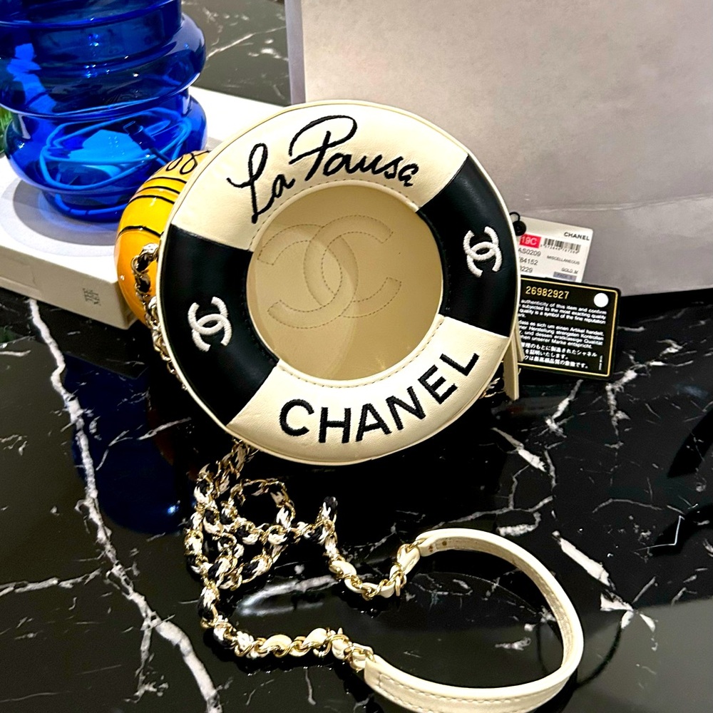 CHANEL La Pausa Lifesaver minaudière